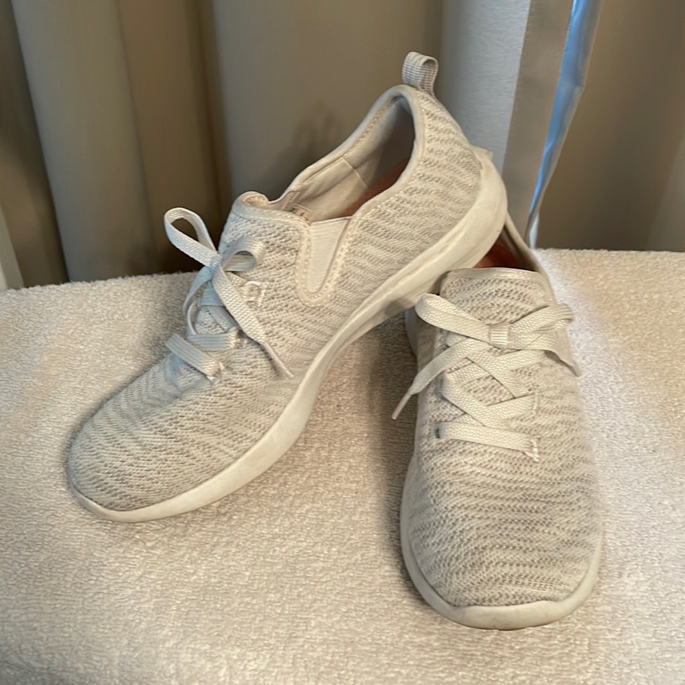 Ladies Skechers sneakers - size 9